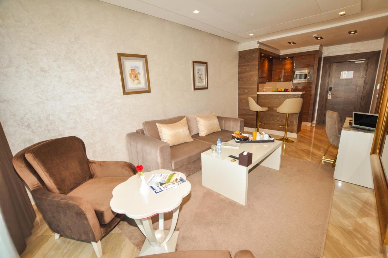Suite Hotel Casa Diamond 카사블랑카 외부 사진 A living room in a hotel suite