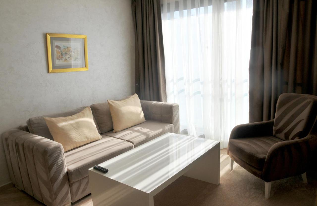 Suite Hotel Casa Diamond 카사블랑카 외부 사진 A living room in a serviced apartment in Hong Kong