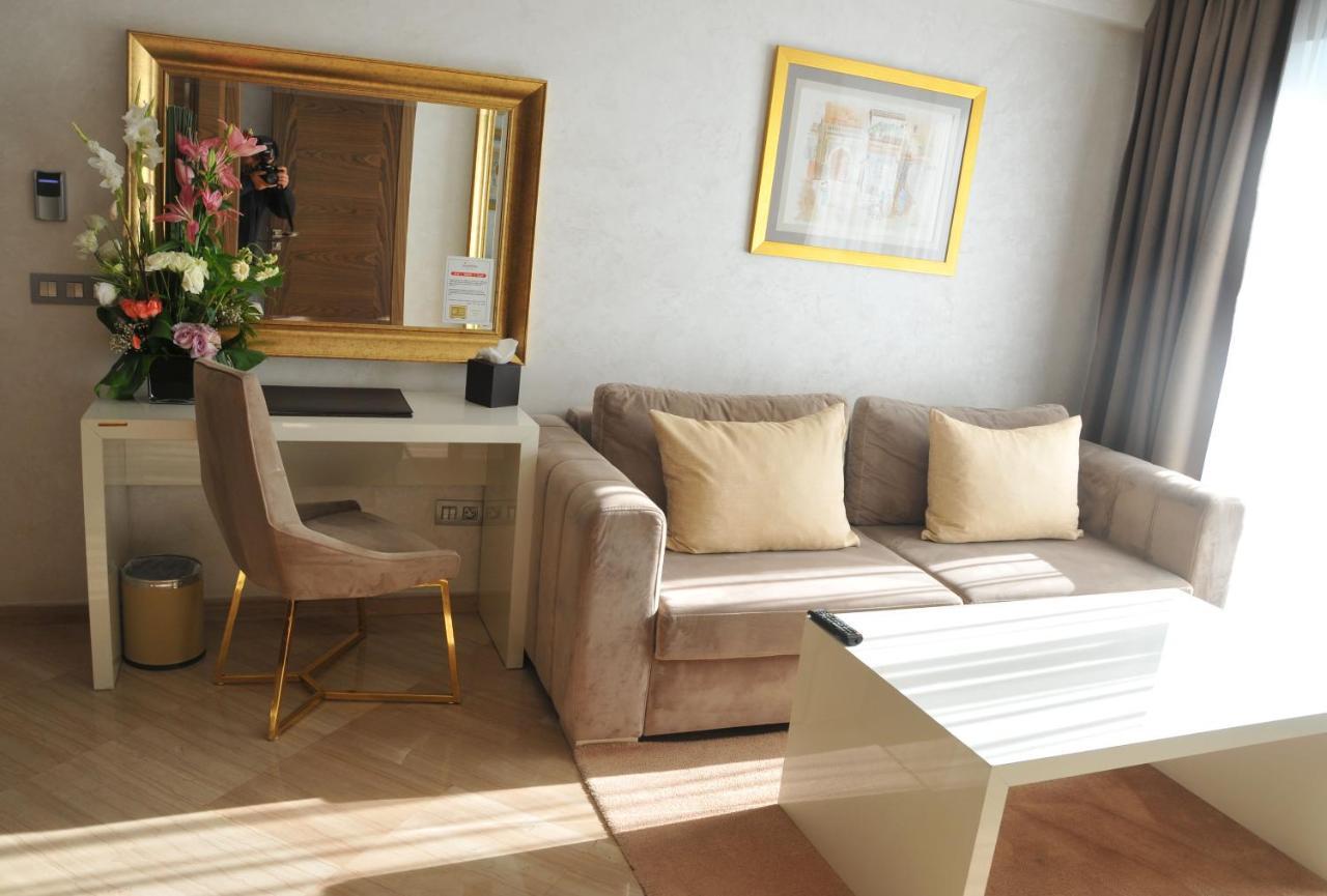 Suite Hotel Casa Diamond 카사블랑카 외부 사진 A living room in a hotel