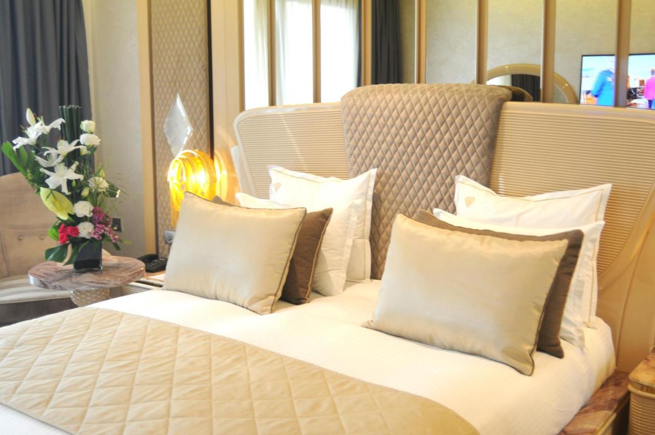 Suite Hotel Casa Diamond 카사블랑카 외부 사진 A bed with cushions