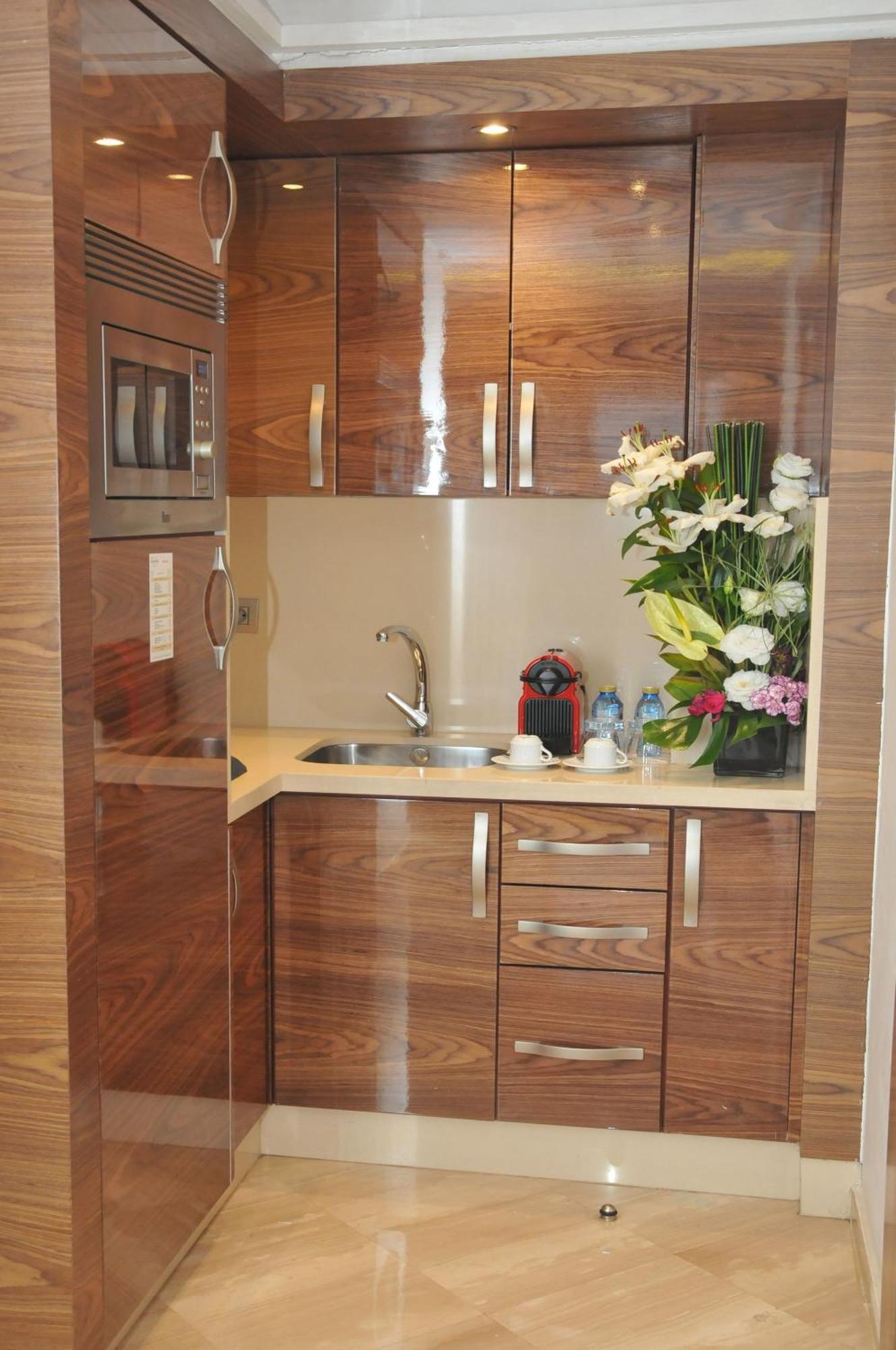 Suite Hotel Casa Diamond 카사블랑카 외부 사진 A small kitchen in a hotel