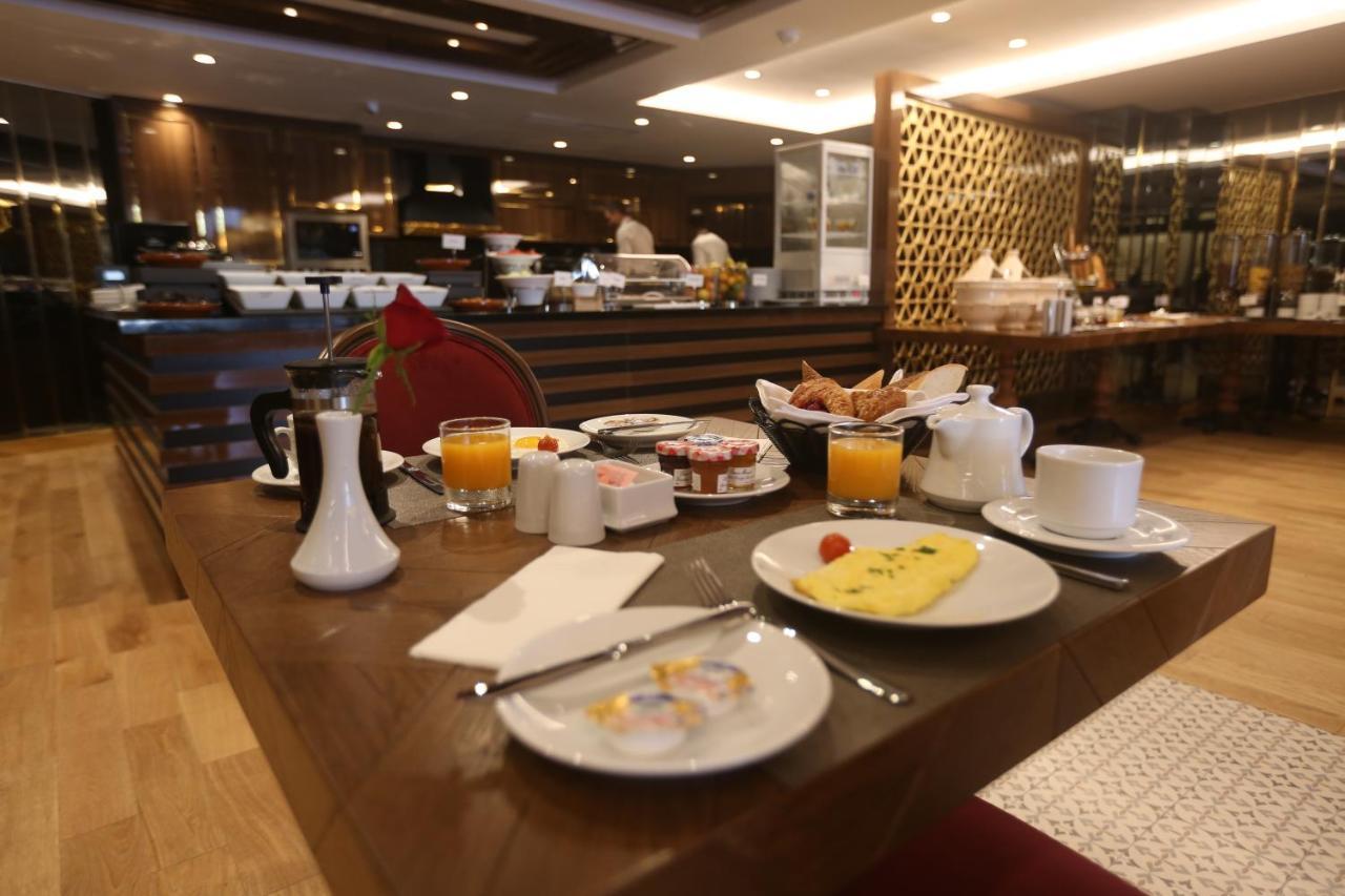 Suite Hotel Casa Diamond 카사블랑카 외부 사진 Breakfast at the hotel
